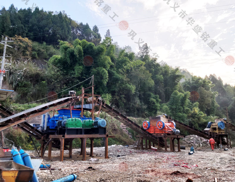 河北對輥破碎機安裝調試現(xiàn)場