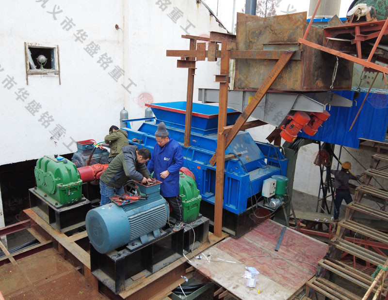 黑龍江對輥破碎機時產150噸工作現(xiàn)場